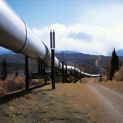 What is the core difference between long-distance transportation pipelines and ordinary pipelines?